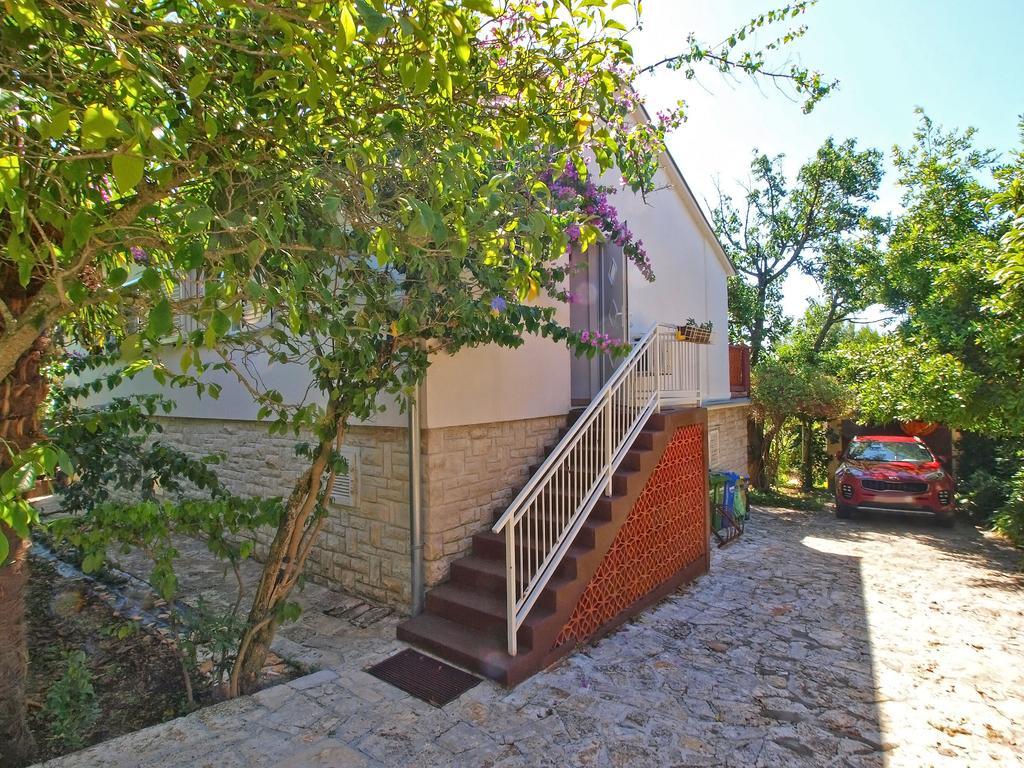 Apartments Vlasta 1410 Premantura Bagian luar foto